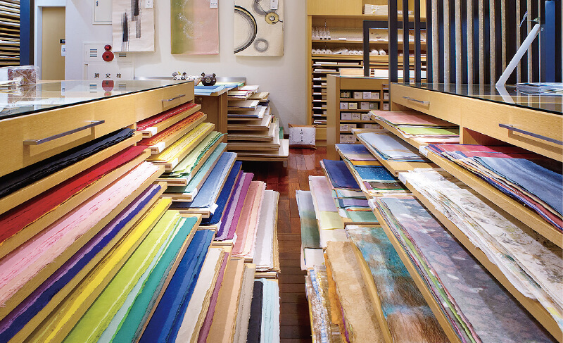 彩り豊かな和紙は圧巻！